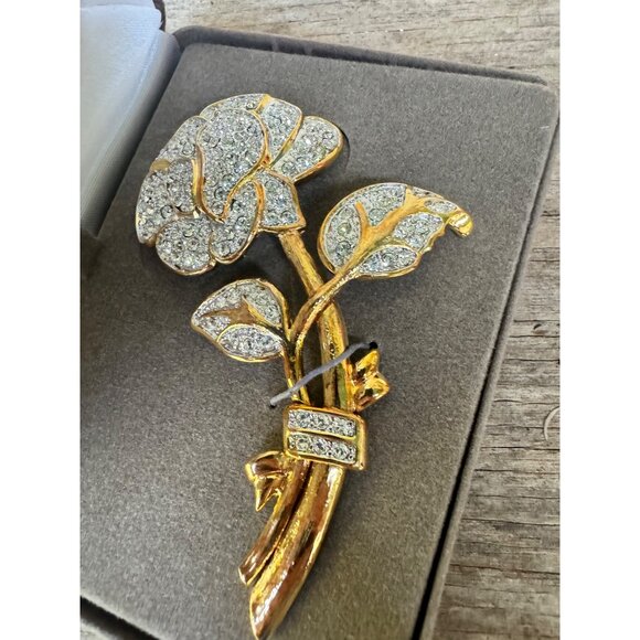 Nolan Miller Brooch The Pave Rose Pin Gold Tone Crystal Rhinestones.New in Box - Picture 3 of 4